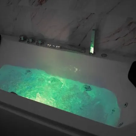 Maison Chaleureuse Jacuzzi, Climatisation Et Parking Payants * Bagneux (Hauts-de-Seine)